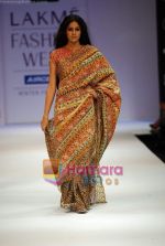 Model walks the ramp for Rehane Show at Lakme Winter fashion week day 4 on 20th Sept 2010 (21).JPG